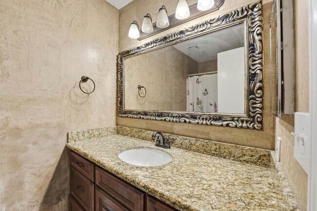 Building Photo - 17219 Kettle Creek Dr