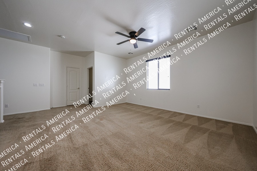 Building Photo - 43608 Caven Dr