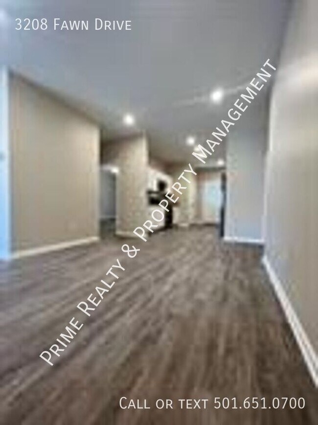 Building Photo - 3208 Fawn Dr