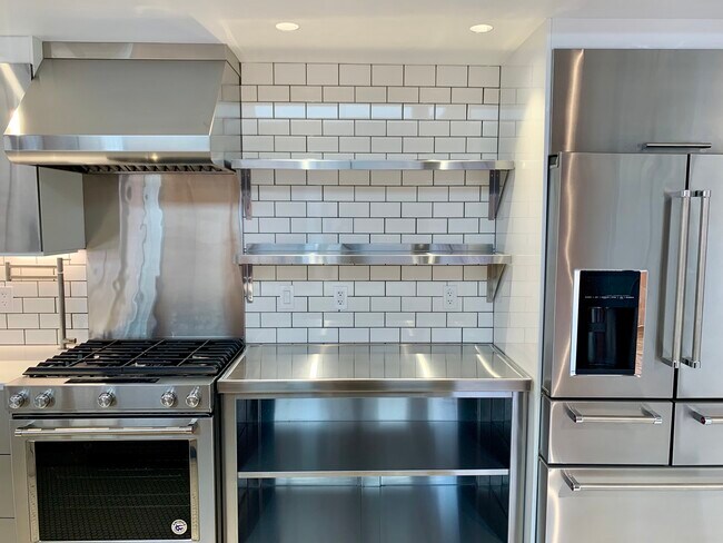 Building Photo - 855 N Pearl St