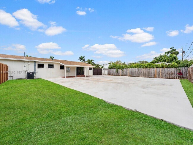 Building Photo - 16321 SW 96th Ave