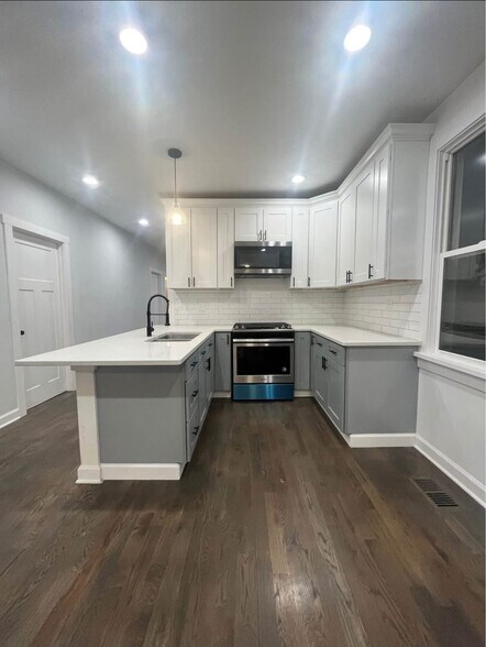 Building Photo - 5212 S Lorel Ave