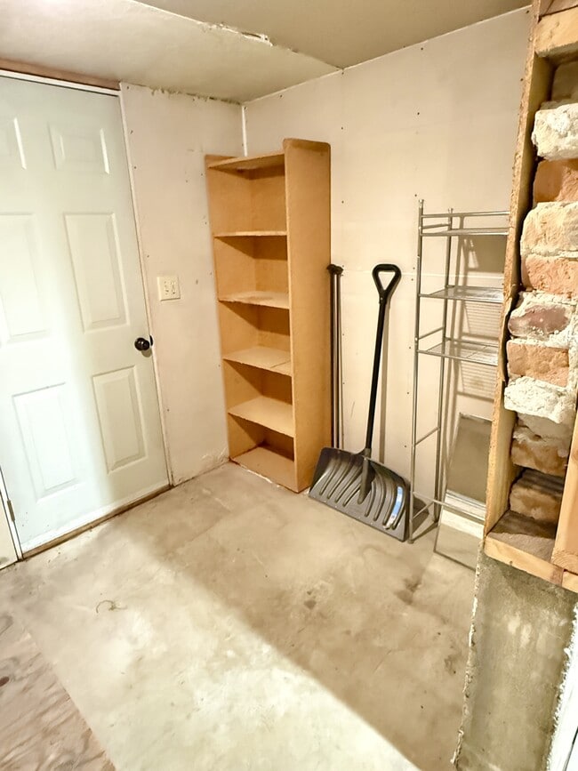 Building Photo - 7426 S 700 E