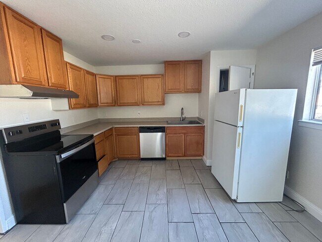 Building Photo - 683 - 695 Vermont Avenue, Turlock CA 95380