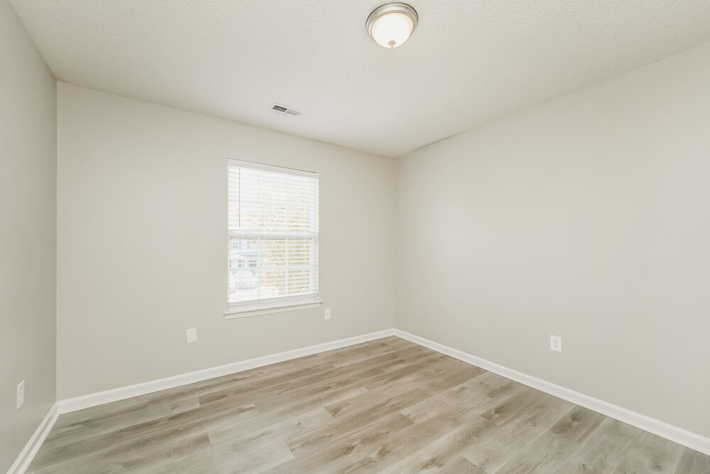 Building Photo - 707 Almora Dr
