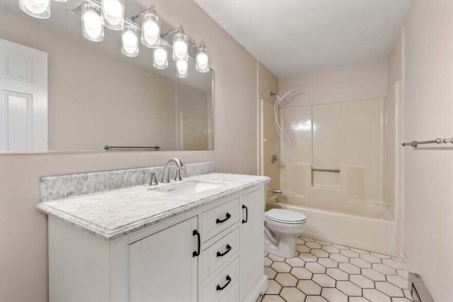 Building Photo - 1216 Vfw Pky