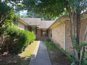 Building Photo - 1075 Grinnel Cir