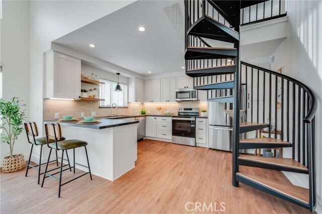 Building Photo - 127 E Foothill Blvd