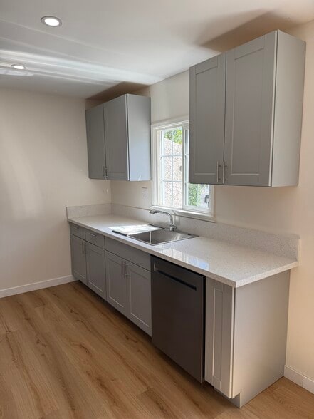 Kitchen - 11307 Miranda St