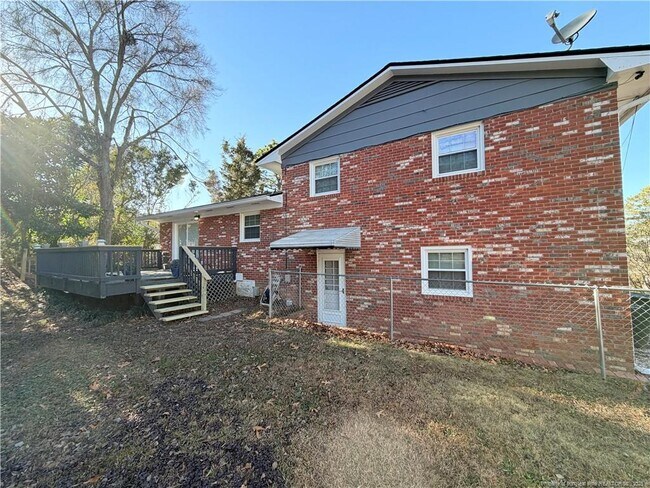 Building Photo - 4946 Pinewood Dr