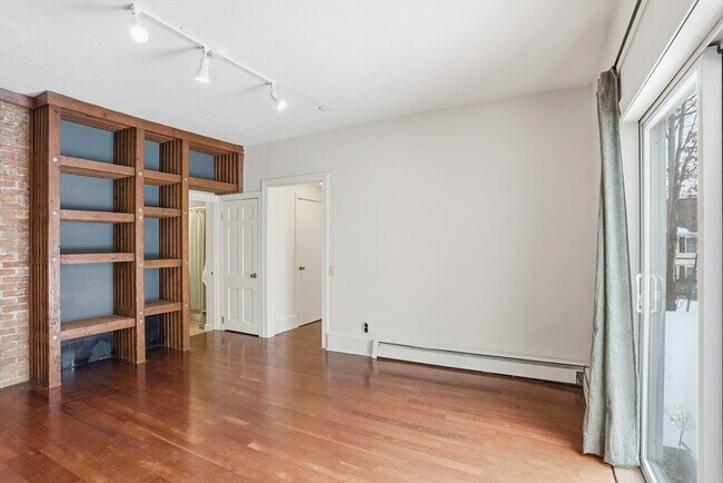 Building Photo - 4 Pearl St