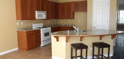 Building Photo - Lovely 4 Bed/3 Bath Home With A Bonus Room...