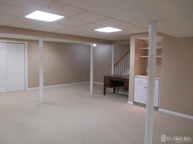 Building Photo - 103 Tived Ln E