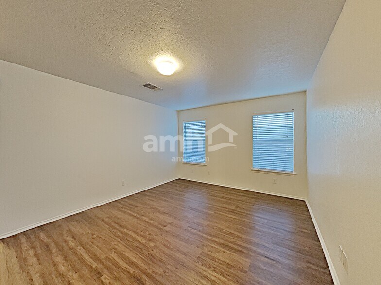 Building Photo - 1326 Hunt Crossing