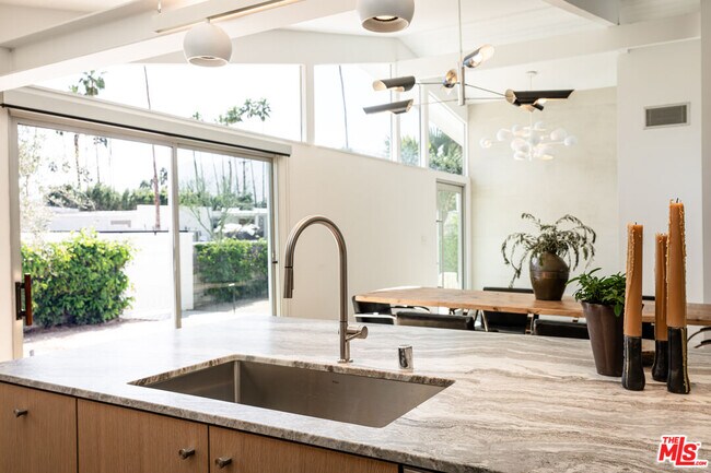 Building Photo - 922 E Anza Dr