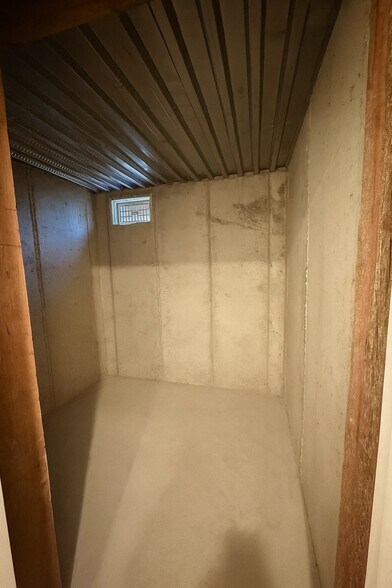 Cold storage space. - 14 N 300 E
