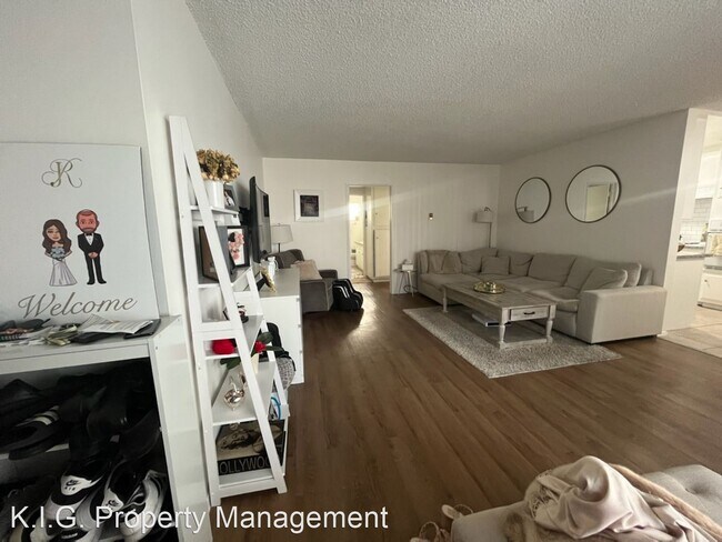 Building Photo - 1 br, 1 bath Apartment - 825 S. Bedford St...