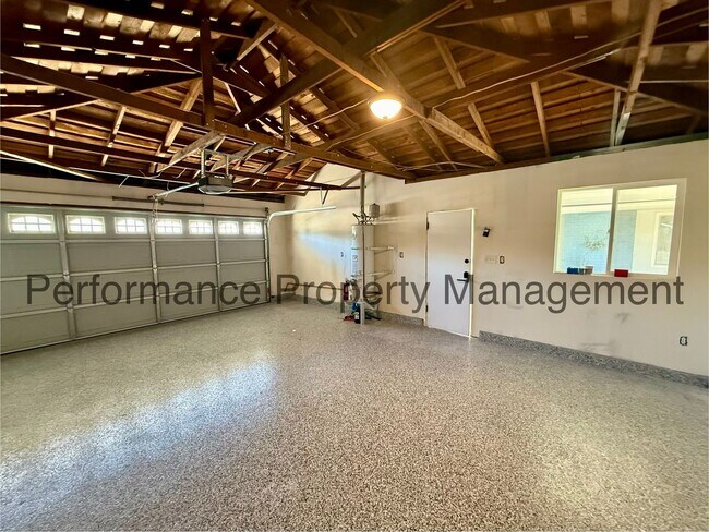 Building Photo - Gorgeous 3 Bed/3 Bath E Bakersfield Home w/ RBP & $0 Deposit Option