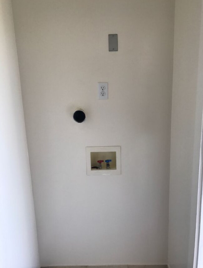 Building Photo - 2483 Chelsea St