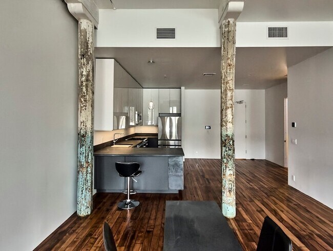 Building Photo - 520 State Rd