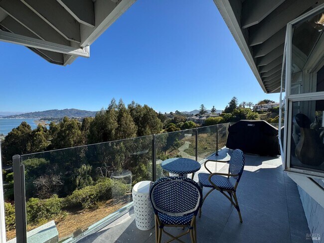 Building Photo - 67 Via Los Altos