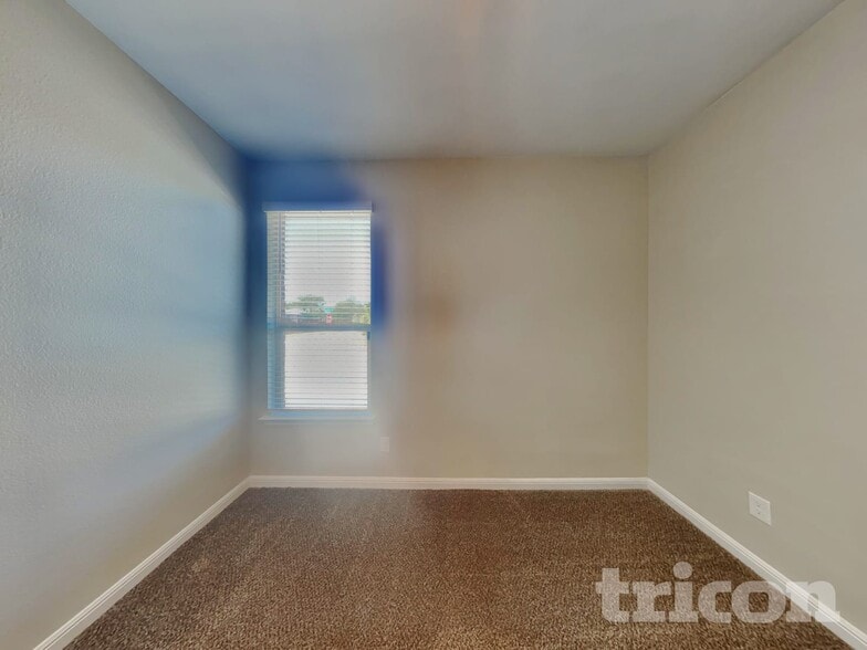 Building Photo - 9124 Highland Orchard Dr