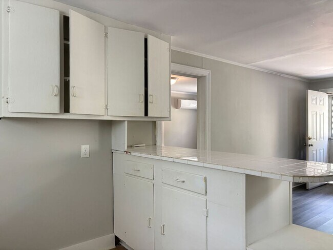 Building Photo - Available now. WATER & SEWER INCLUDED! Gre...