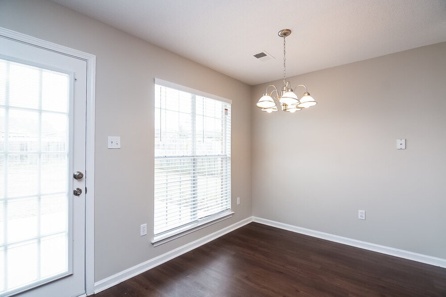 Building Photo - 748 Northwood West Cove