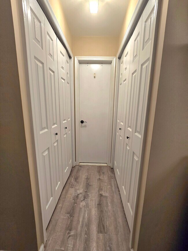 Building Photo - 9 Balsam Ct