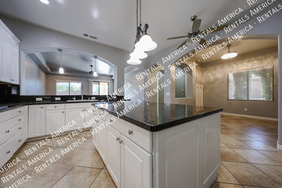 Building Photo - 21665 S 215th Pl