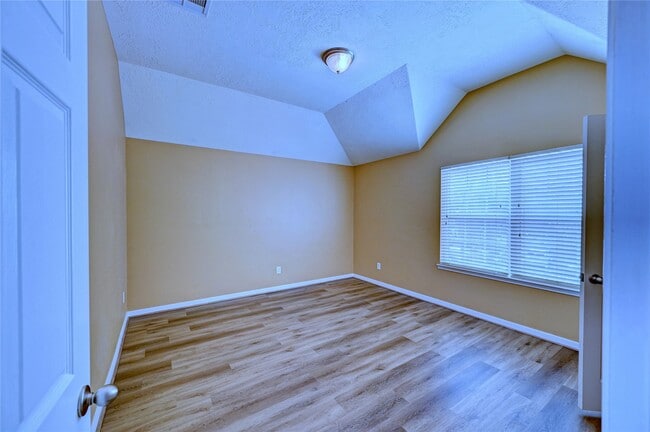 Building Photo - 2409 Shorebrook Dr