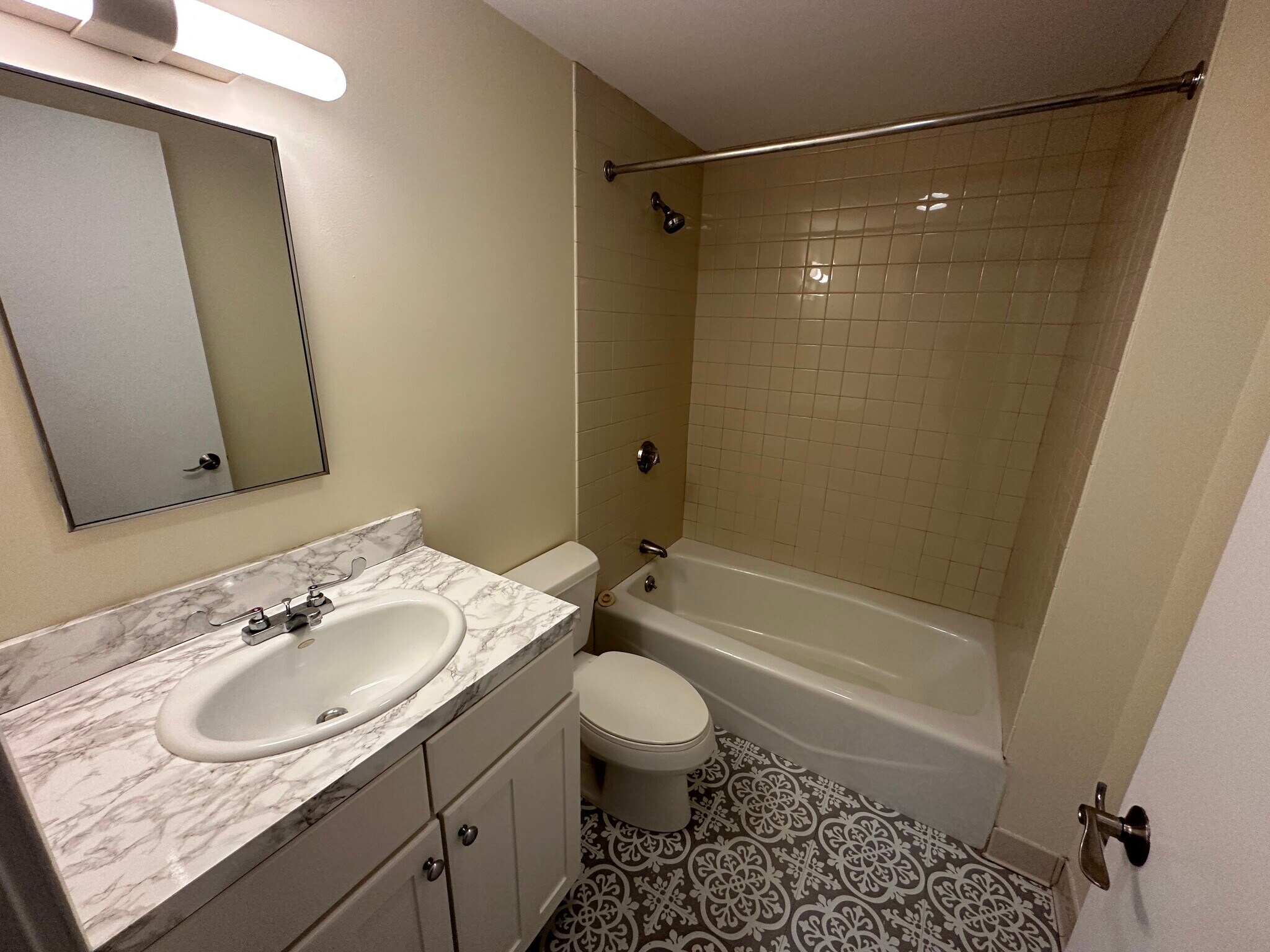 Building Photo - 5 Boylston Pl