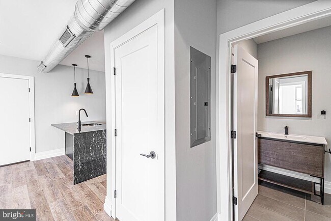 Building Photo - 526 Brown St