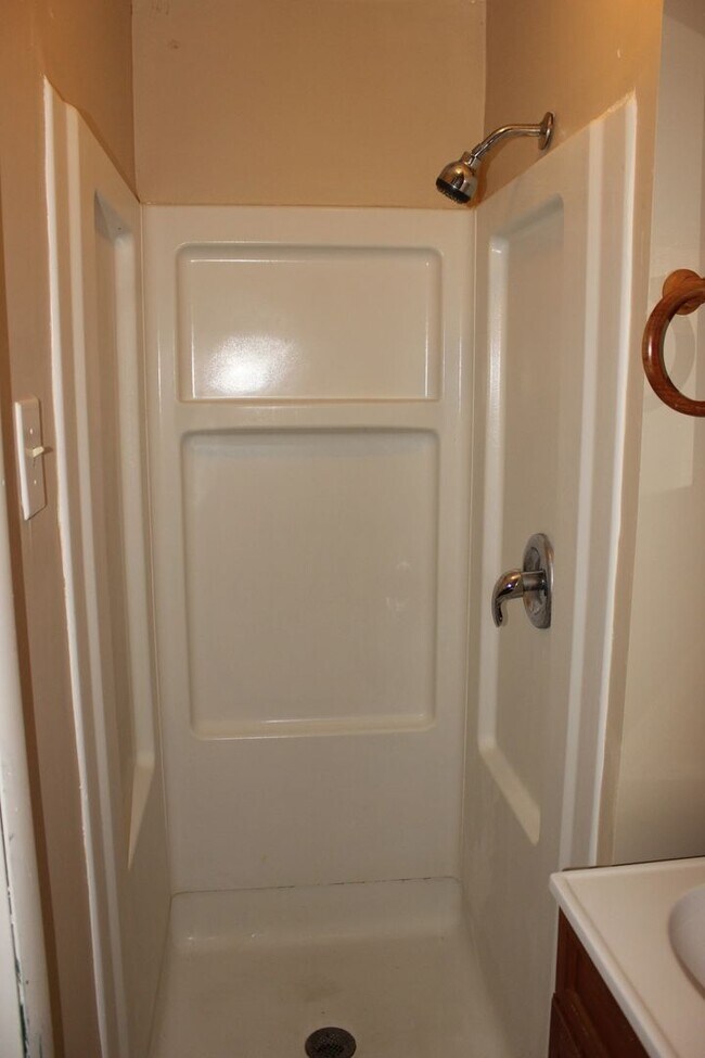 Building Photo - PRELEASING for AUGUST! Walk to Ball State! Spacious 4BR with Fenced Yard & Garage