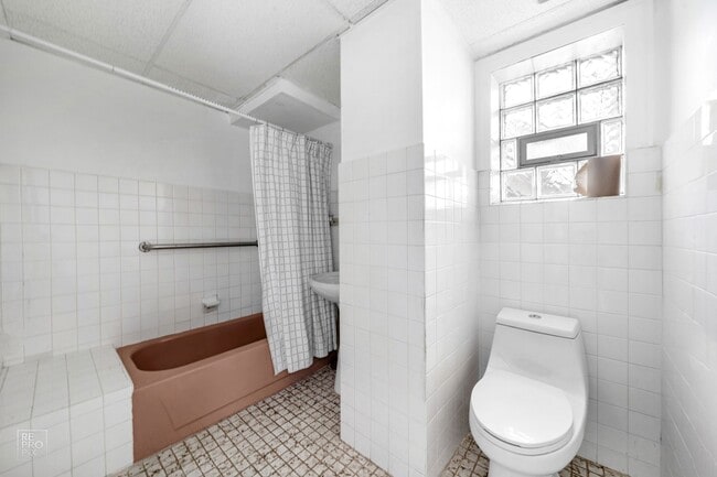 Building Photo - Bridgeport 2 Bedroom in an Excellent Location