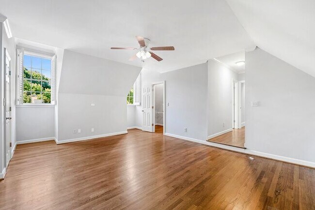 Building Photo - 459 Ivy Park Ln NE