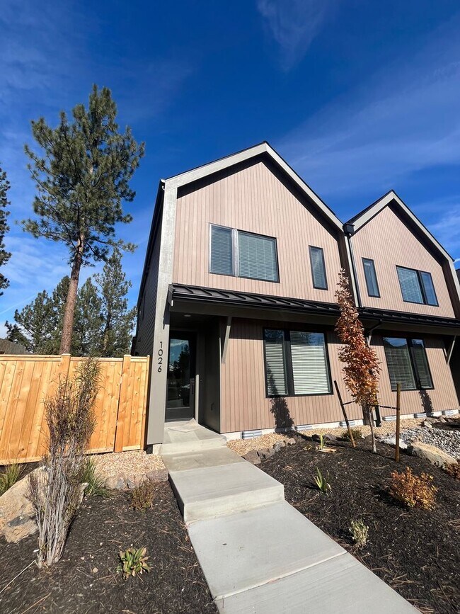 Building Photo - New Construction Townhome in Sisters