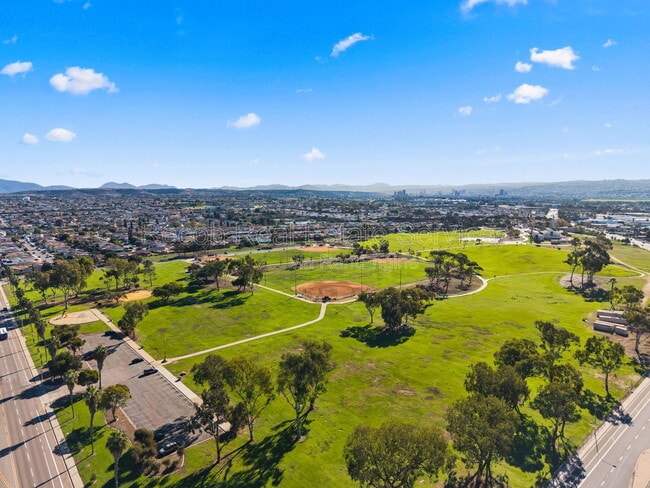 Building Photo - 832 Desty St