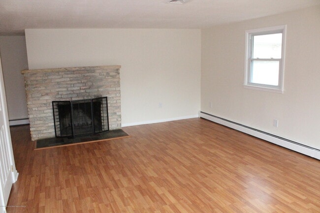 Building Photo - 254 Admiral Ave