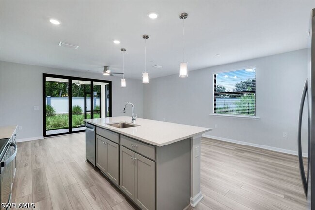 Building Photo - 27907 Radiant Ct
