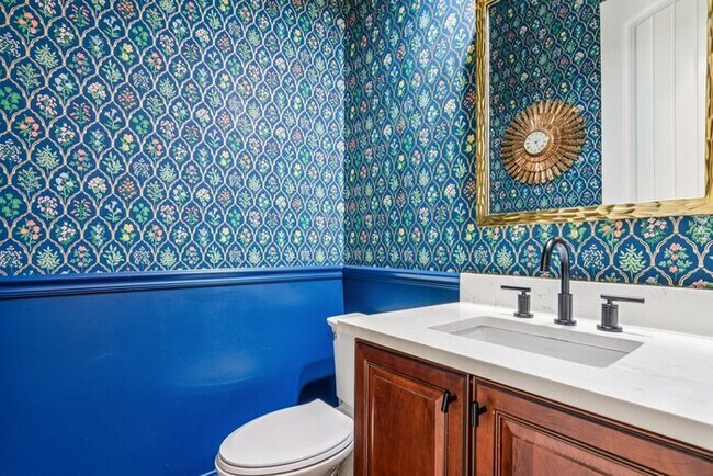 Building Photo - 1093 Country Ln NE