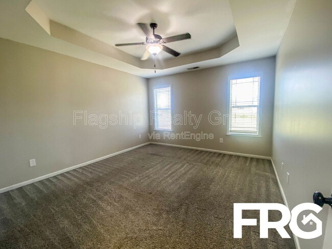 Building Photo - 200 Willow Pond Dr