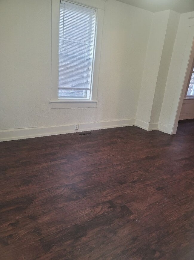 Building Photo - 1823-1825 Duplexes