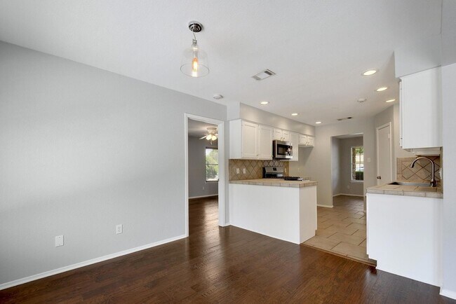 Building Photo - 6307 Smith Oak Trail