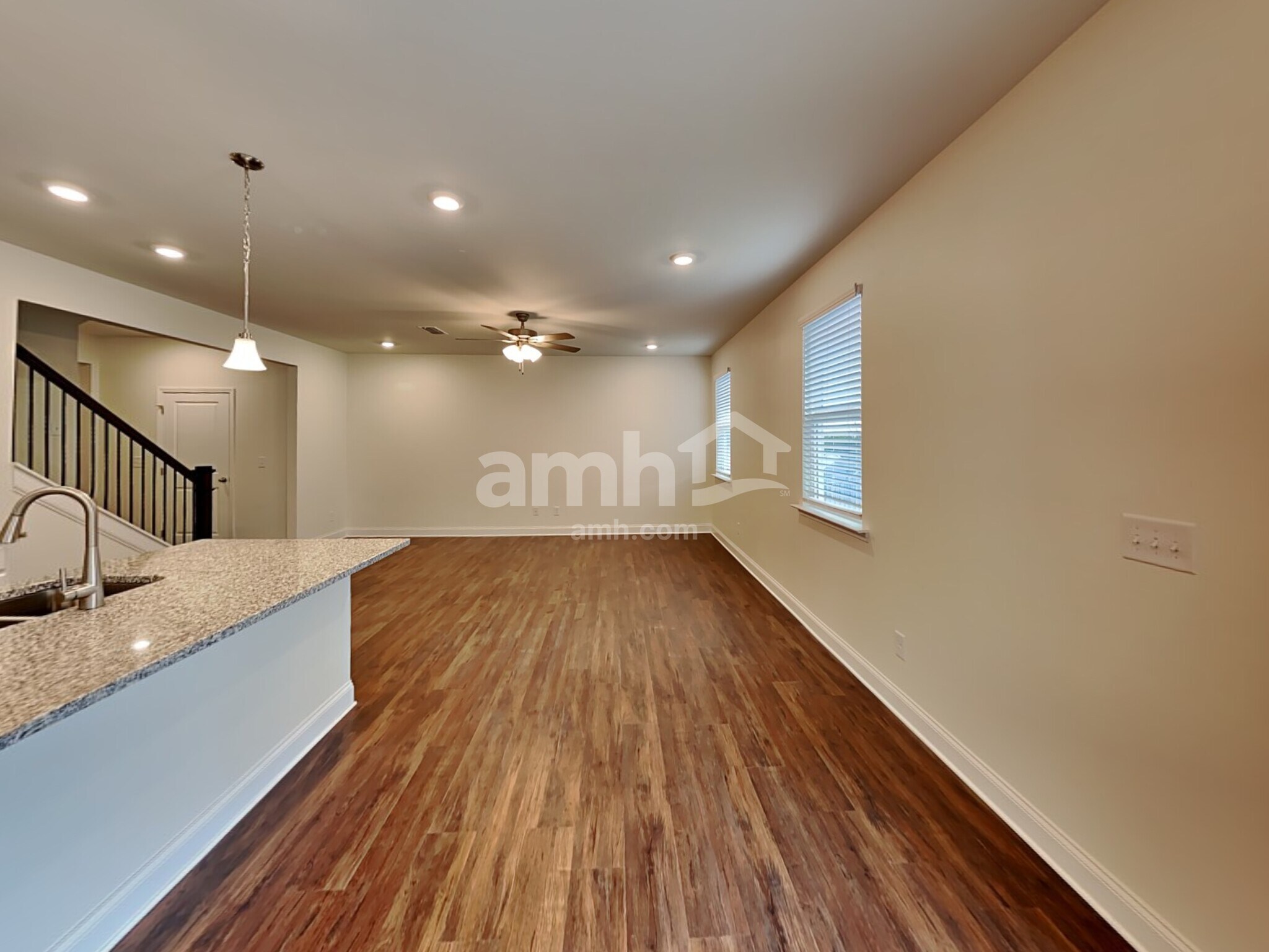 Building Photo - 881 Headland Wy