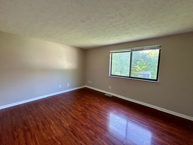 Building Photo - Welcome Home to This Beautifully Maintained Tri-Level Gem!