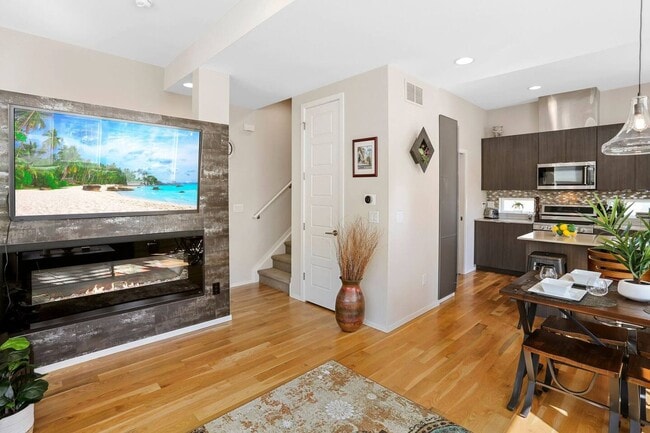 Building Photo - City View Haven: Modern 2-Bed Townhome in ...