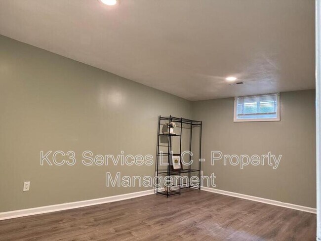 Building Photo - 10419 College Ave