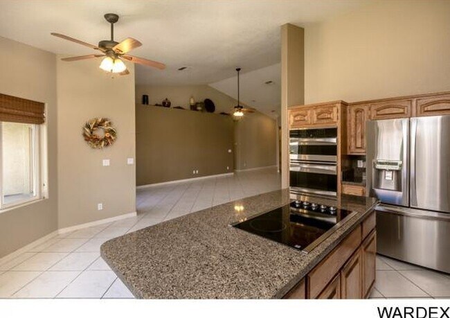 Building Photo - 4 Bedroom House Across from Golf Course!