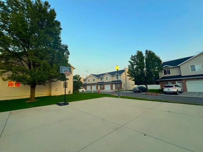 Building Photo - 352 E Newsome Park Ln